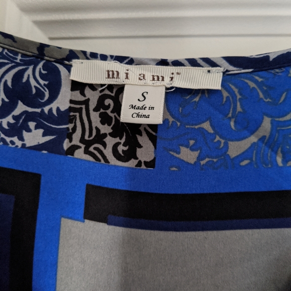 Miami (Francesca's) Blue Pattern 3/4 Sleeve Blouse - Picture 4 of 8